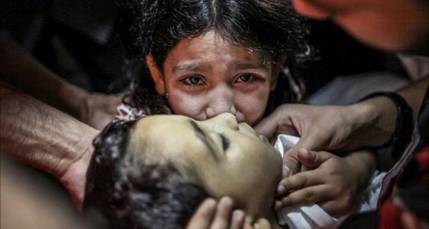 شهادت مظلومانه هزاران فلسطینی و بمب‌های آمریکایی که تا استخوانِ آدمی را می‌سوزاند