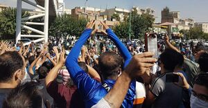 تجمع دوباره هواداران استقلال مقابل مجلس