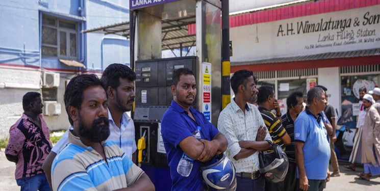 تعطیلی مدارس و دورکاری کارمندان برای مقابله با بحران سوخت در سریلانکا