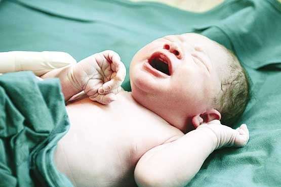 تغذیه با شیر مادر از بروز عفونت های گوش در نوزاد پیشگیری می کند