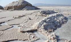 دریاچه نمک قم خشک نشده و مستعد طوفان نمکی نیست